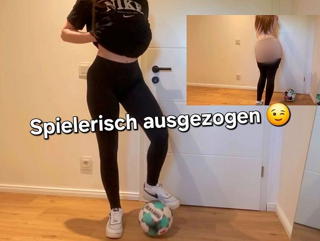Download: SweetSoul24 - Fanwunsch !> Strip mit Fußball ! Gefällt es dir, wie ich mit dem 