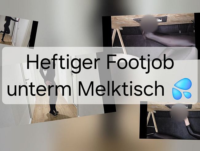 Download: SweetSoul24 - Sexy Footjob im Nylonsuit unterm Melktisch ! Krasser Orgasmus !