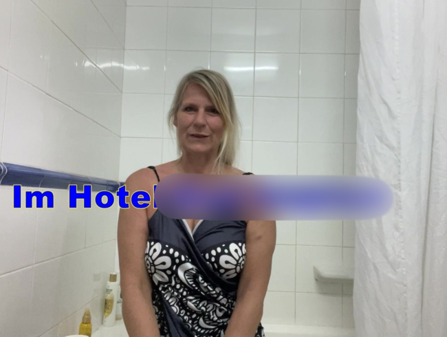Download: SweetSusiNRW - Im Hotel Bad Gepisst