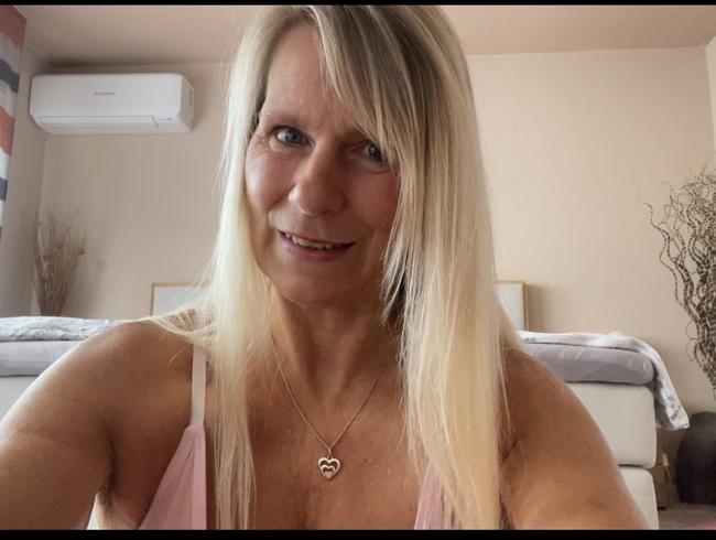 Download: SweetSusiNRW - Rot lackierte Fußnägel