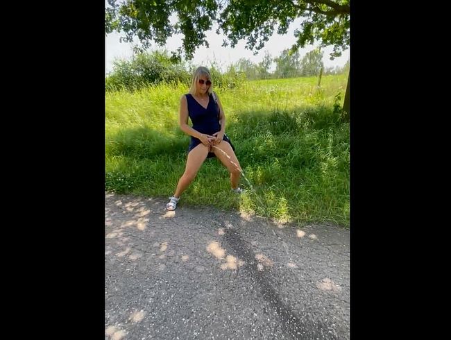 Download: SweetSusiNRW - Weiter Pissstrahl nur für dich