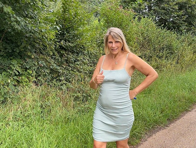 Download: SweetSusiNRW - Natursekt auf dem Feldweg