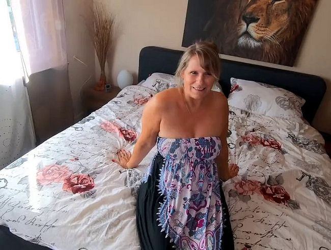 Download: SweetSusiNRW - Leck und Fick Bereit mit Behaarter Fotze