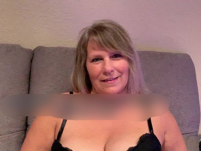 Download: SweetSusiNRW - Schau dir meine Rosette ganz nah an und Spritzt drauf