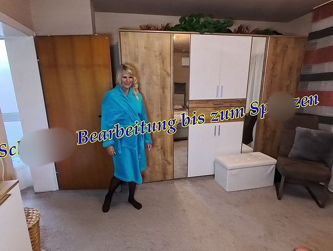 Download: SweetSusiNRW - Schwanz Bearbeitung bis zum Spritzen