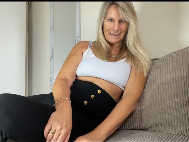 Download: SweetSusiNRW - Das allererste mal ganz ganz Blank Rasiert