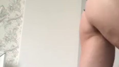 Download: SweetToffee - Ich posiere nur und präsentiere die Hotspots.