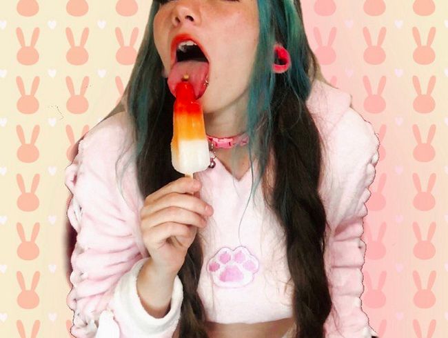 Download: Sweet_Sansarella - Bunnygirl streichelt ihre Muschi und Klitoris mit Eiscreme