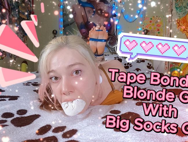 Download: Sweet_Sansarella - Tape-Bondage, gefesseltes blondes Mädchen mit großem Sockenknebel.