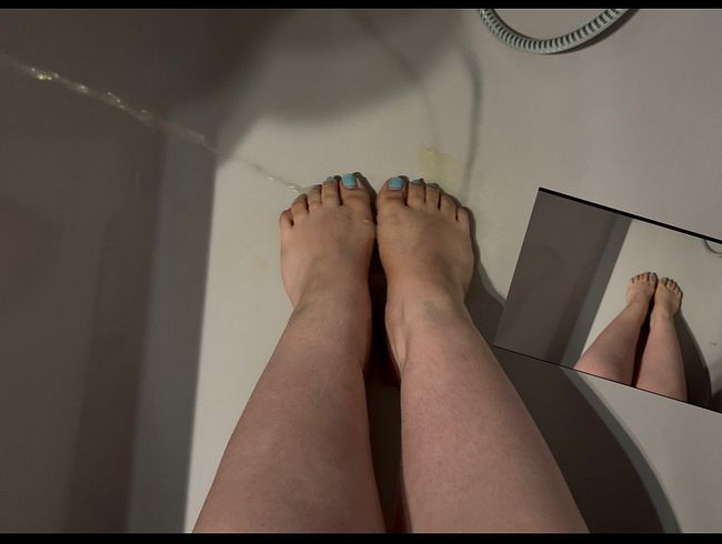 Download: Sweetlollipop98 - Piss mir auf meine geilen lackierten füße