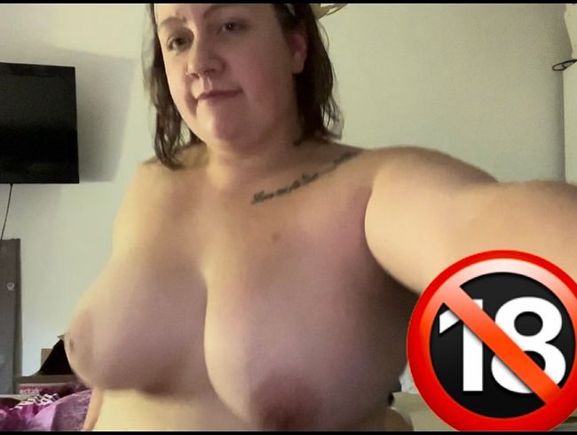 Download: Sweetlollipop98 - Wer spritzt mir am schnellsten auf meine geilen Titten (ohne Ton)