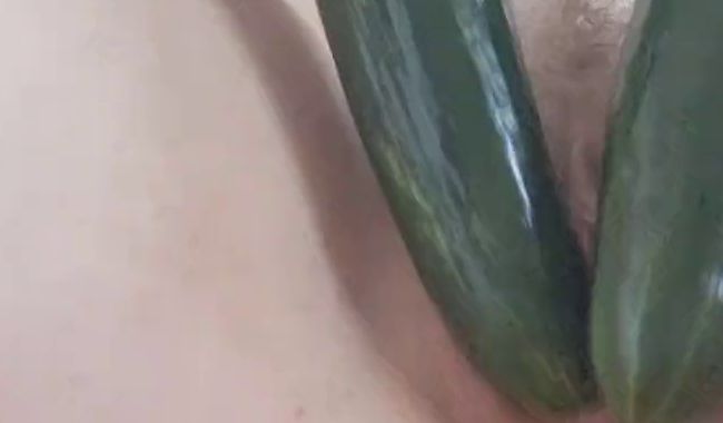 Download: Swissapple - Gurke durch den Entsafter schieben