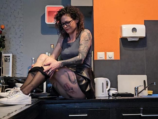 Download: Sydney_Schmid - Werde ich jetzt erwischt? Geil in der Bar!!