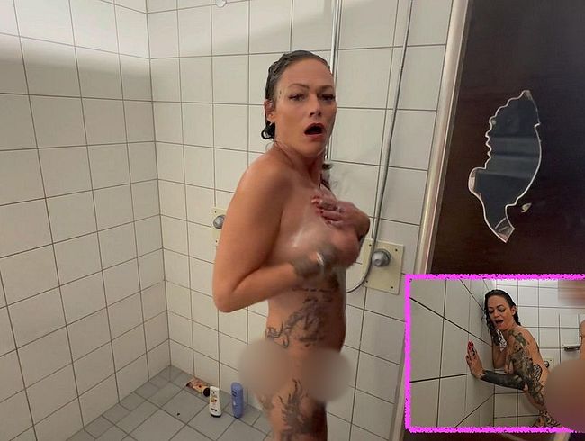 Download: Sydney_Schmid - OMG!!! Gnadenloser Spanner fickt mich in der Dusche!!