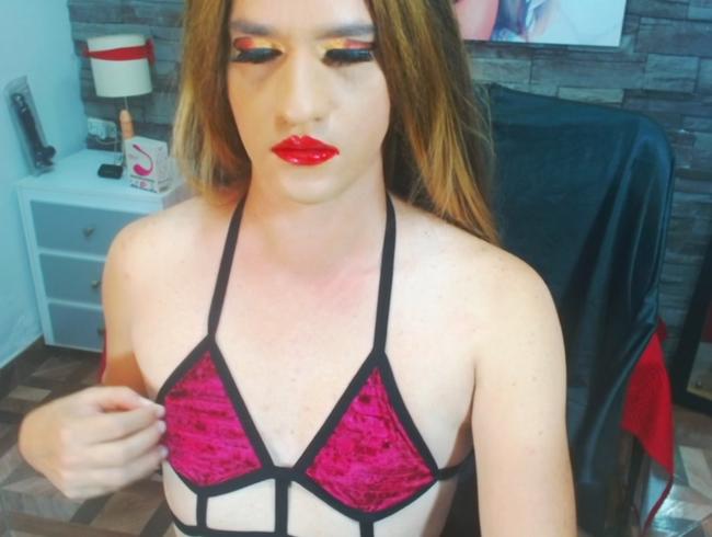 Download: TRINY_TS - Mir wurde heiß in meinen fuchsiafarbenen Dessous