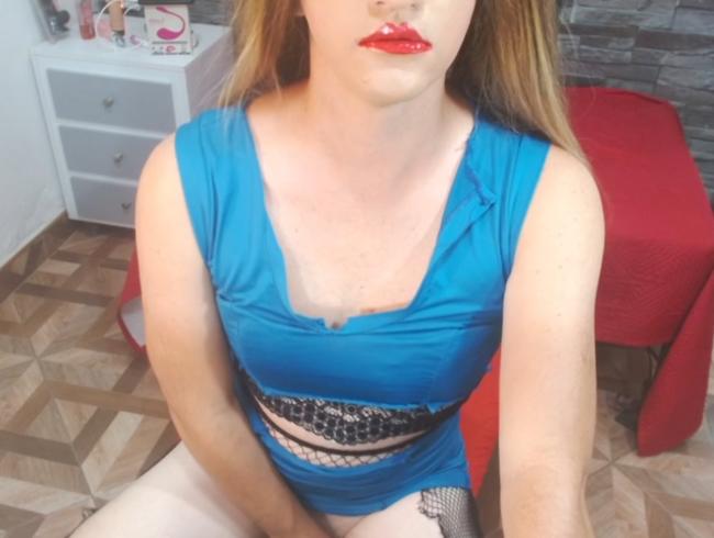 Download: TRINY_TS - Ich möchte deine Zunge hier jetzt tief spüren