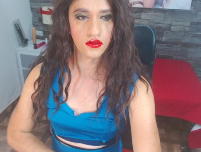 Download: TRINY_TS - In meiner kurzen blauen Unterwäsche wird mir ganz heiß