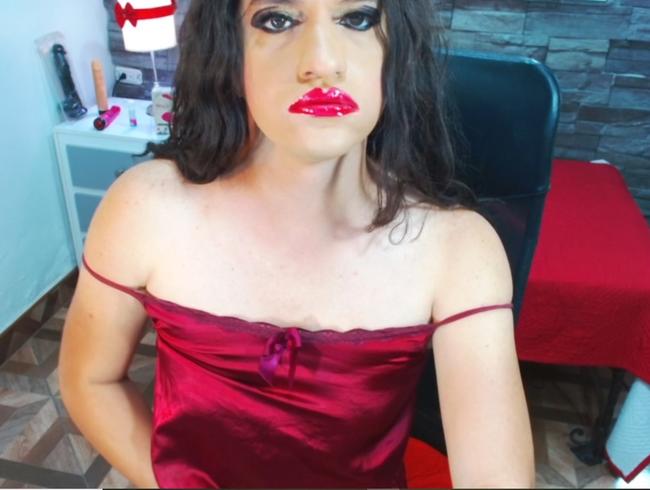 Download: TRINY_TS - Ich wärme mich in meiner lila Dessous für dich auf