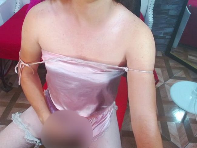 Download: TRINY_TS - So nass und eingeölt Schwanz macht mich an kein ton