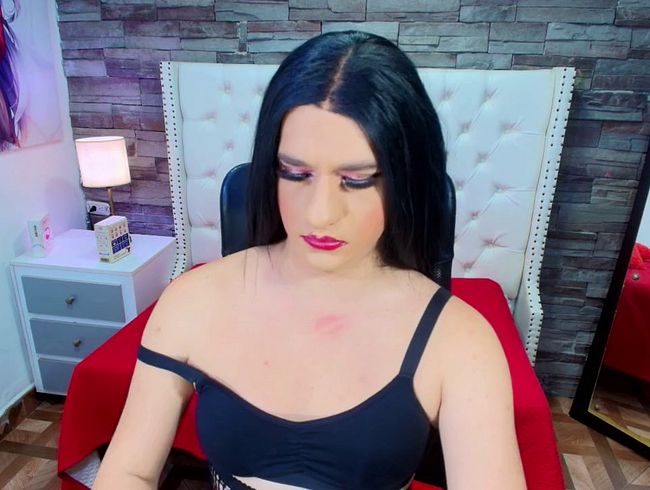 Download: TRINY_TS - Ich will, dass du meinen Schwanz tief in deinem feuchten Hals spürst und meinen Samen darin.