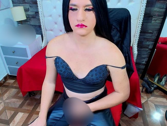 Download: TRINY_TS - Mein harter Schwanz reibt an meinem geilen Latexhöschen.