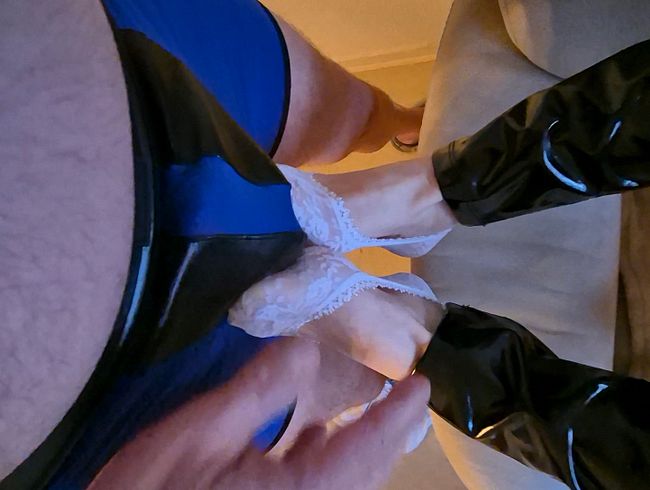 Download: TWERI - Nach geilem High Heels Footjob direkt in Ihre Mundfotze gefickt.