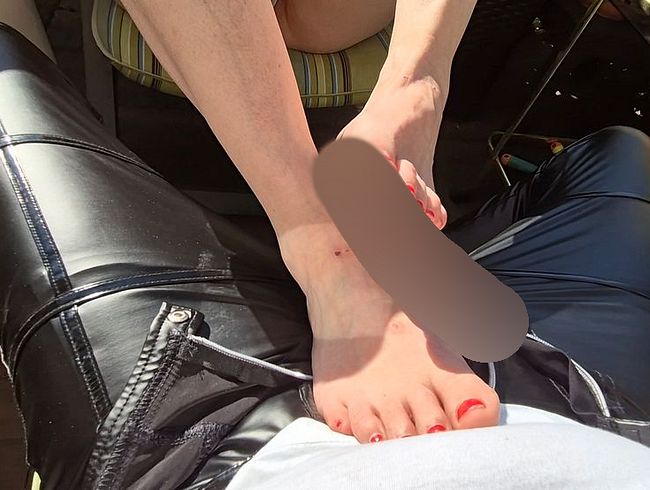 Download: TWERI - Footjob Schlampe besorgt es meinem Fickschwanz aber mal richtig - Hardcore