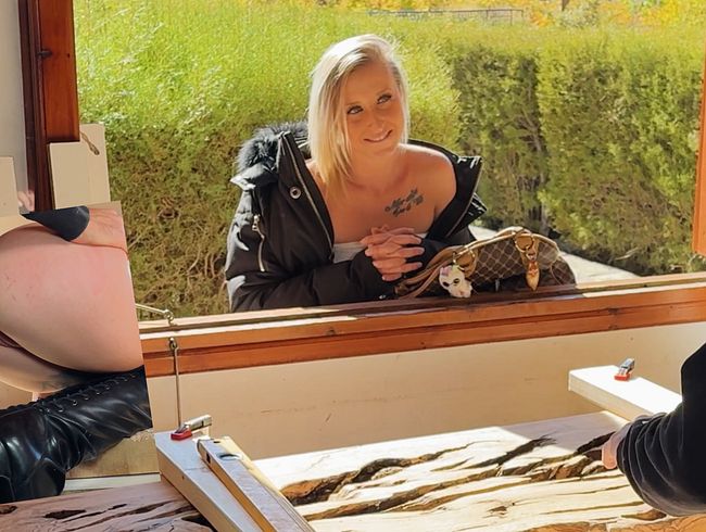 Download: Taiga_LaLoca - Freche Kundin klettert in die Werkstatt und wird von Tischler hart genommen!