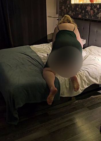 Download: TamaRubens - Im Hotel einfach mal eine Flasche gefickt...