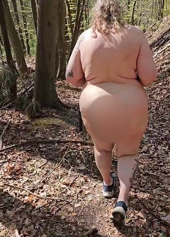 Download: TamaRubens - Nackt im Wald...