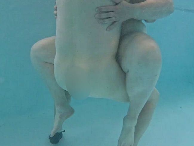 Download: TamaRubens - Ficken und Spaß im Pool...