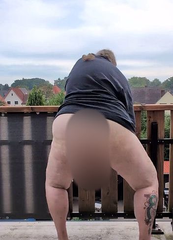 Download: TamaRubens - nasser Orgasmus auf dem Balkon...