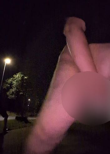 Download: TamaRubens - Outdoor pinkeln für einen User...