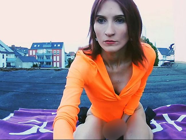 Download: Tamina95 - Alleine draußen, Selbstbefriedigung mit Dildo