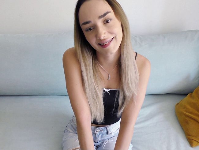 Download: Teendreams - Neuvorstellung: 19 Jähriges Zahnspangen-Teenie bei ihrem ersten Casting