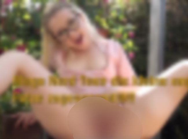 Download: TeenyFoetzchen - Mega Nerd Teen die kleine enge Fotze zugespermt!!!!!!