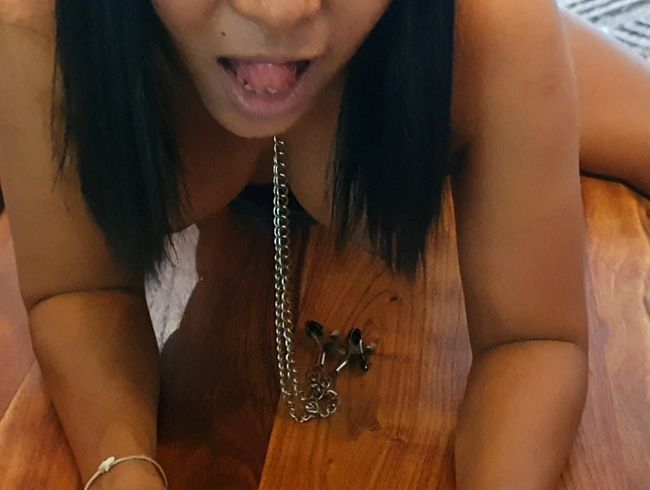 Download: ThaiJoy - Der geile Dildo Fick auf dem Tisch