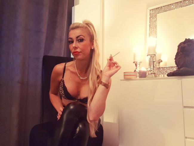Download: TiffanyWet - Smoking Fetisch Video inkl. dominante Wichsanweisung !!