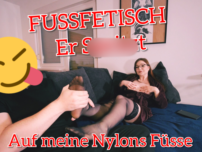 Download: TinyEmily - Fuss Fetisch!! Er Spritzt mir auf meine Nylon Füsse!!