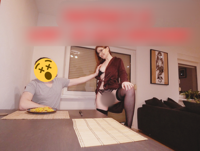 Download: TinyEmily - Zum Abendessen gibt es meine Saftige Fotze!! Creampie, AO