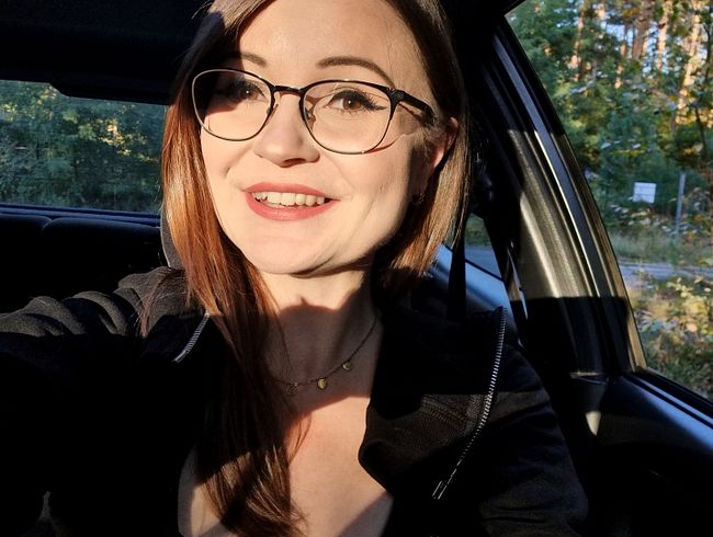 Download: TinyEmily - ParkplatzSex Blank in die Fotze gefickt