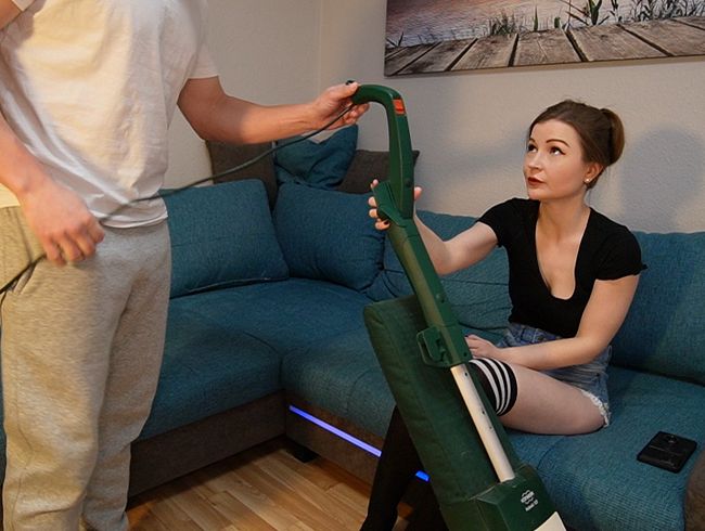 Download: TinyEmily - Befüll meine kleine Fotze!! Creampie AO