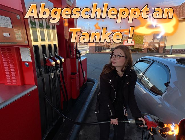Download: TinyEmily - Abgeschleppt an der Tanke ! Mein Neuer Treibstoff heist Sperma !
