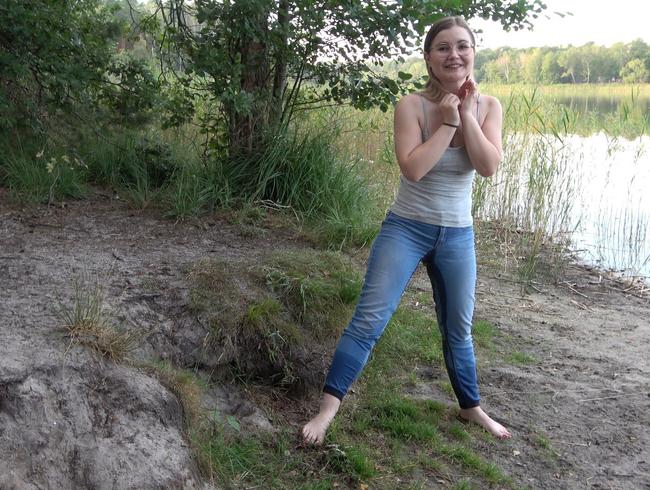 Download: TinyEmily - OMG ich hab mir in die Hose gemacht Mein Erstes  JeansPiss Video Natursekt