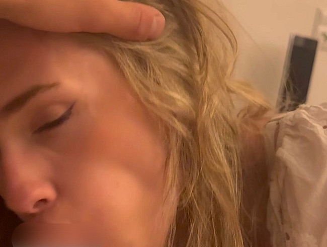 Download: Trans-Kimi - Leidenschaftliches Schwanz lecken an einem deutschen Schwanz + cumshot