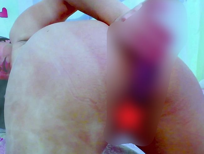 Download: TrinityStark - anale Masturbation mit einem Glasdildo und zwei Fingern