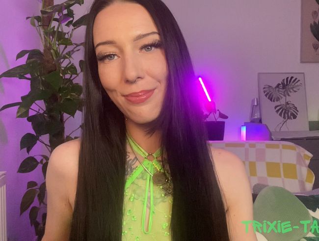 Download: Trixie-Tainted - Spucke, Dildo, Kontrolle, du wichst nur, wenn ich es sage ?