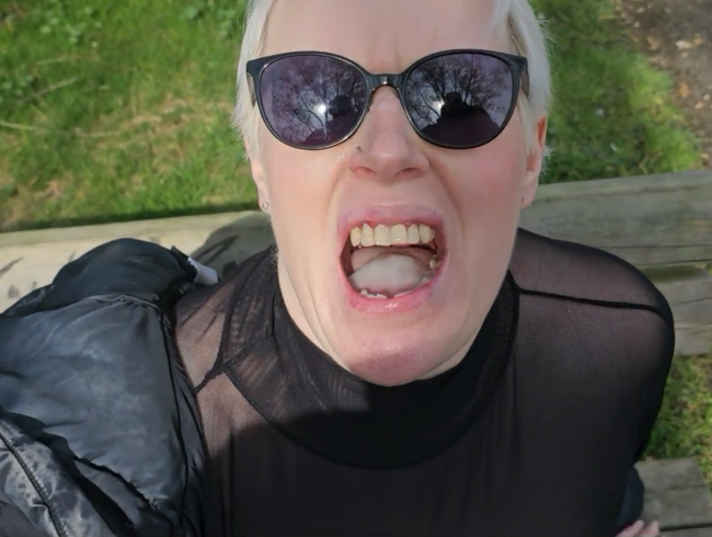 Download: UserBitch - Osterspaziergang mit BJ & Vibrator