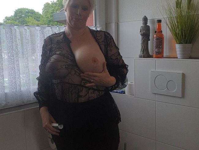 Download: UserBitch - Im Bad an mir rumgefingert