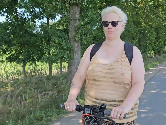 Download: UserBitch - Frivol mit dem Scooter unterwegs